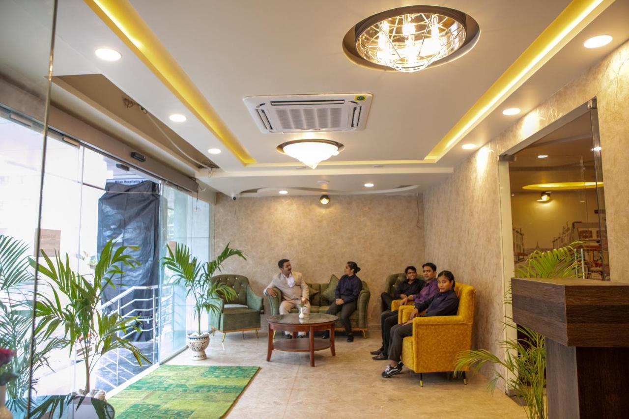 Hotel Eden Karwar Bagian luar foto