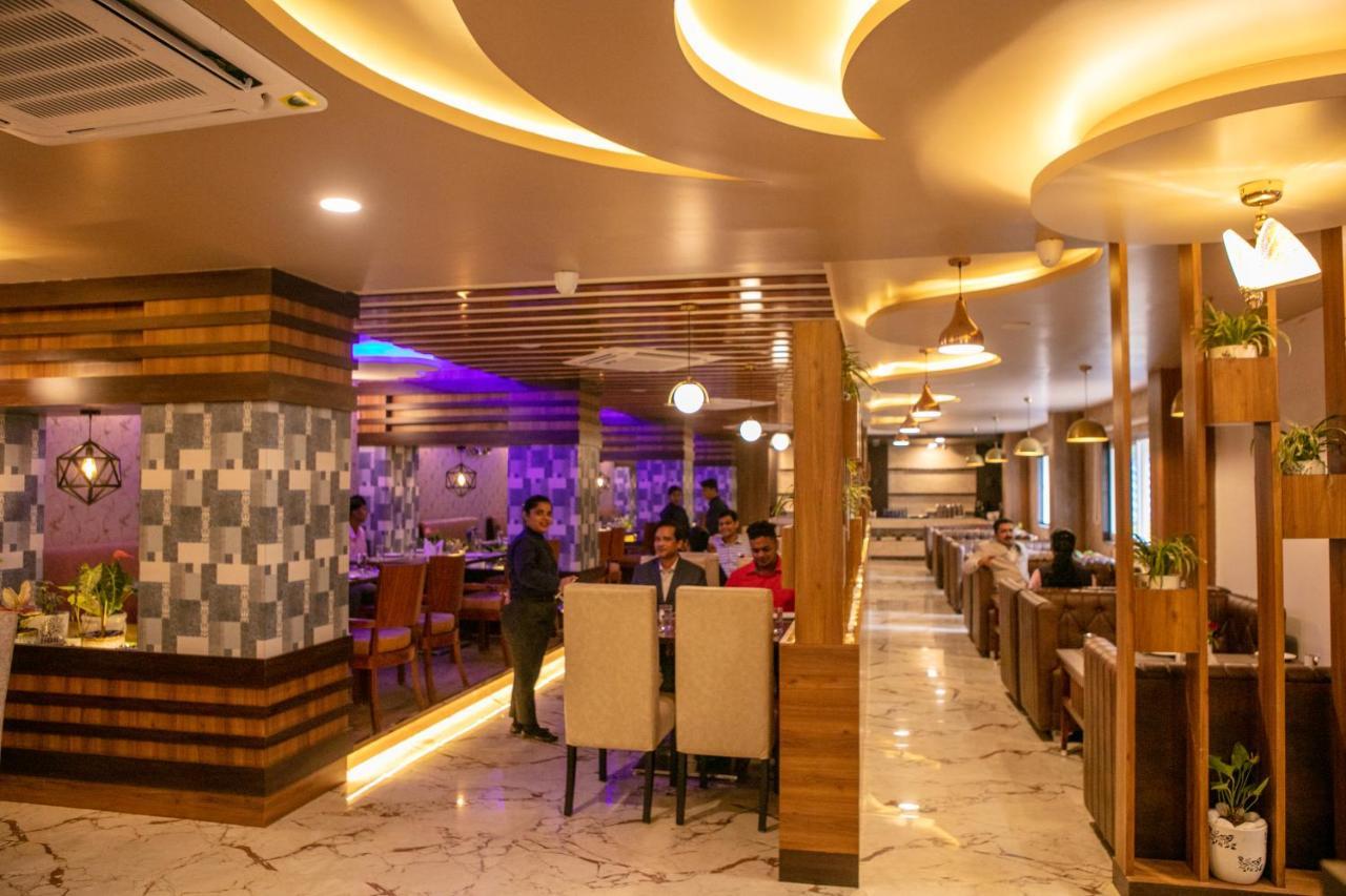 Hotel Eden Karwar Bagian luar foto