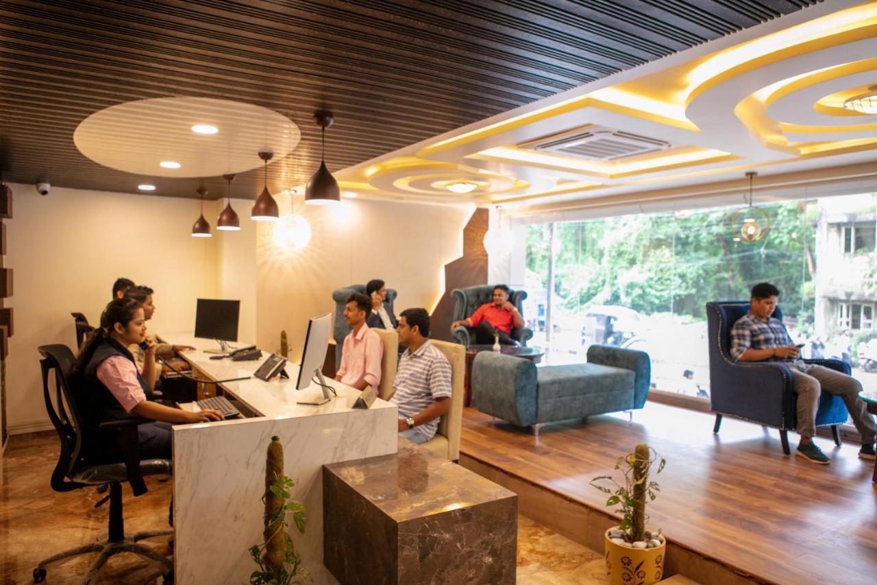 Hotel Eden Karwar Bagian luar foto