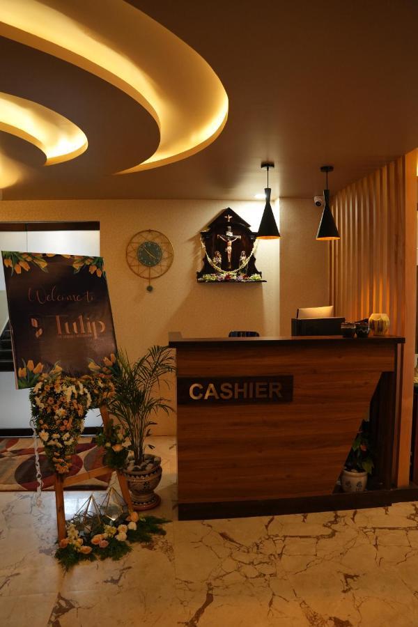 Hotel Eden Karwar Bagian luar foto