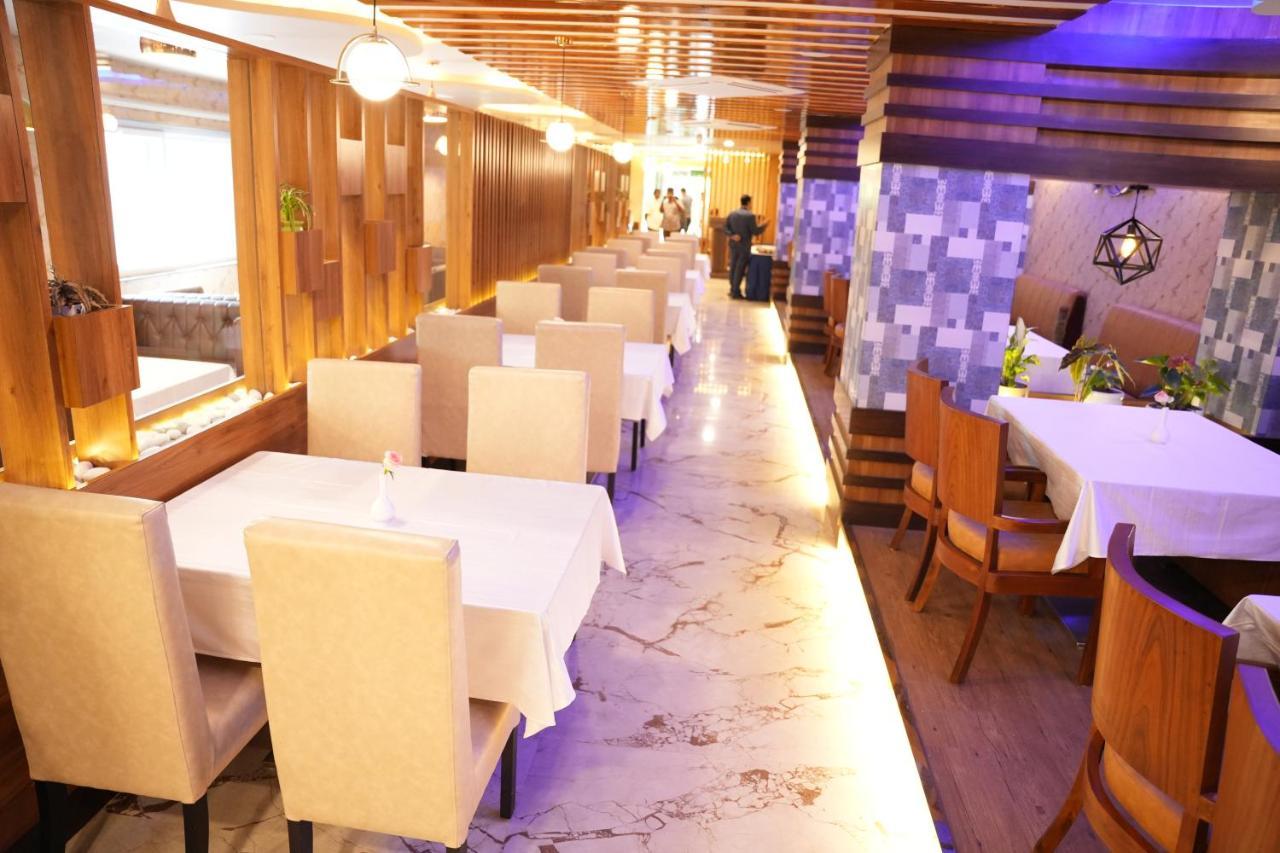 Hotel Eden Karwar Bagian luar foto