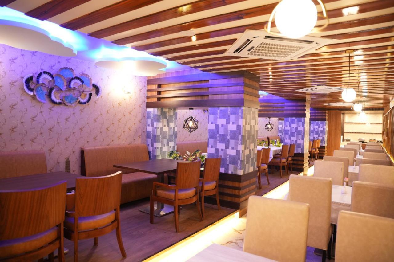 Hotel Eden Karwar Bagian luar foto