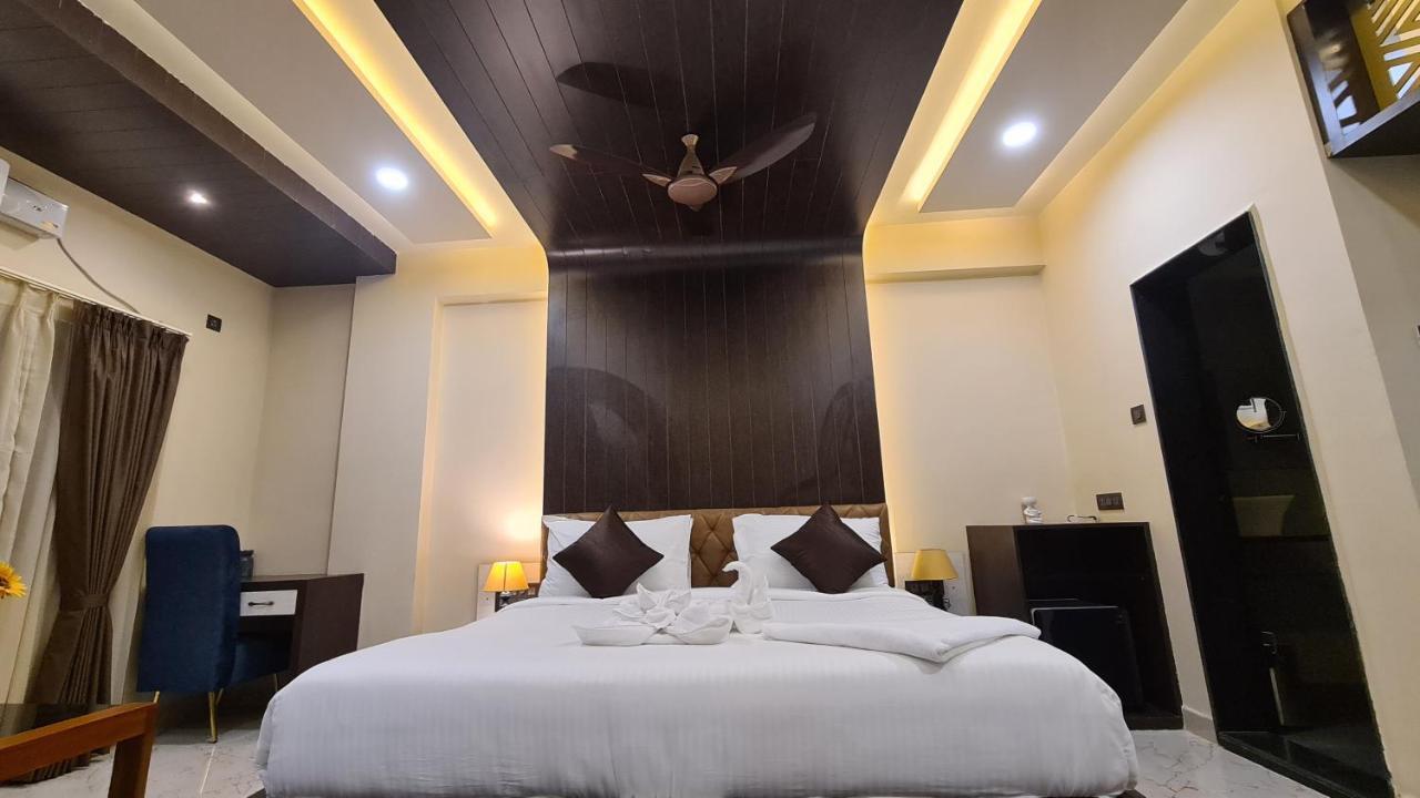 Hotel Eden Karwar Bagian luar foto
