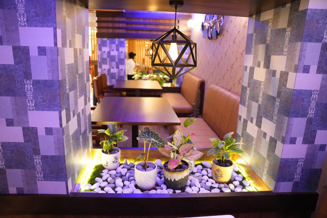 Hotel Eden Karwar Bagian luar foto