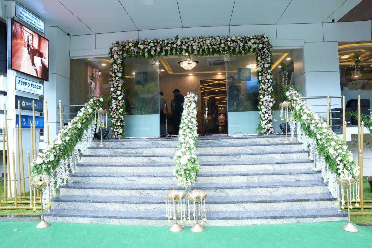 Hotel Eden Karwar Bagian luar foto