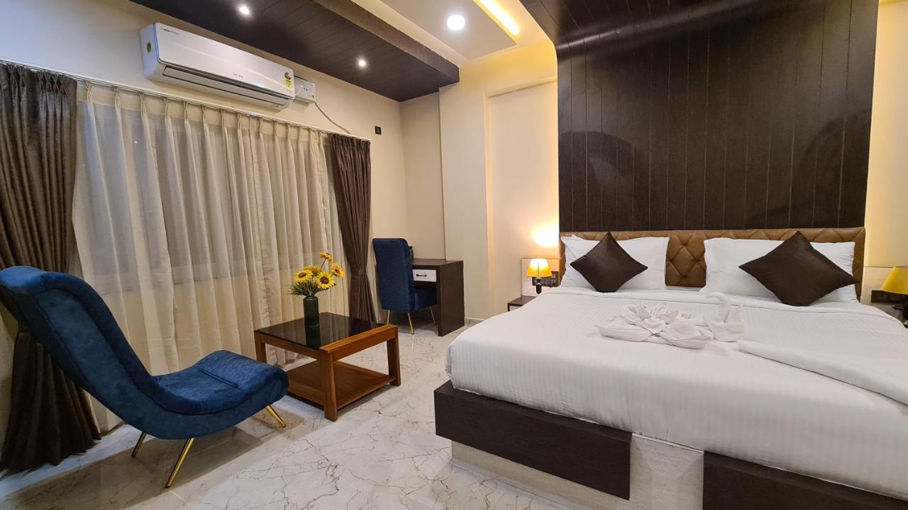 Hotel Eden Karwar Bagian luar foto