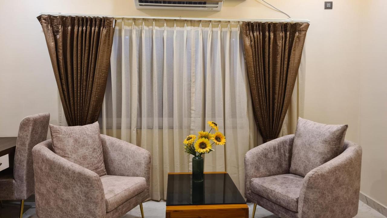 Hotel Eden Karwar Bagian luar foto