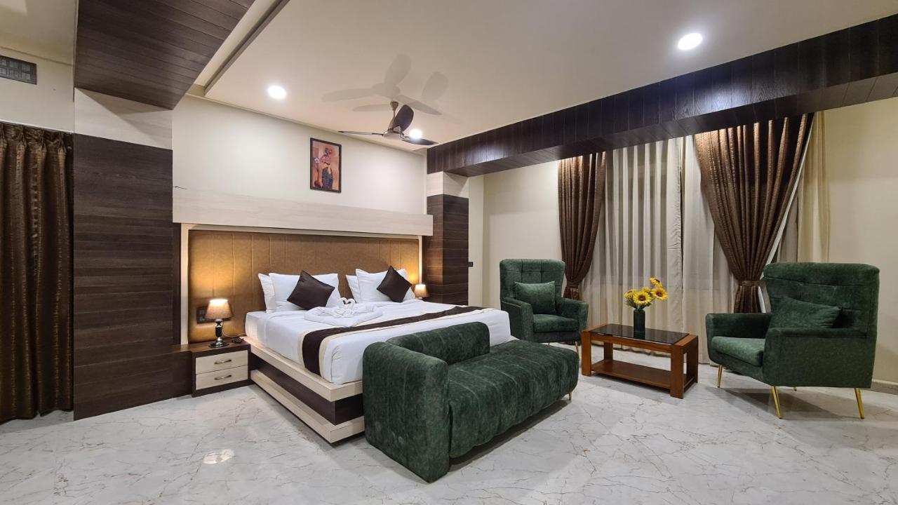 Hotel Eden Karwar Bagian luar foto