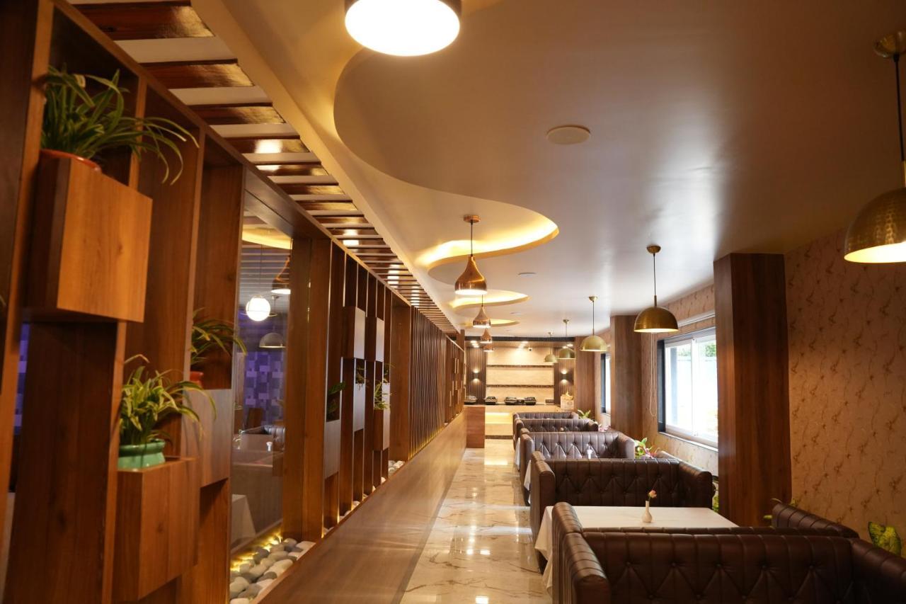 Hotel Eden Karwar Bagian luar foto