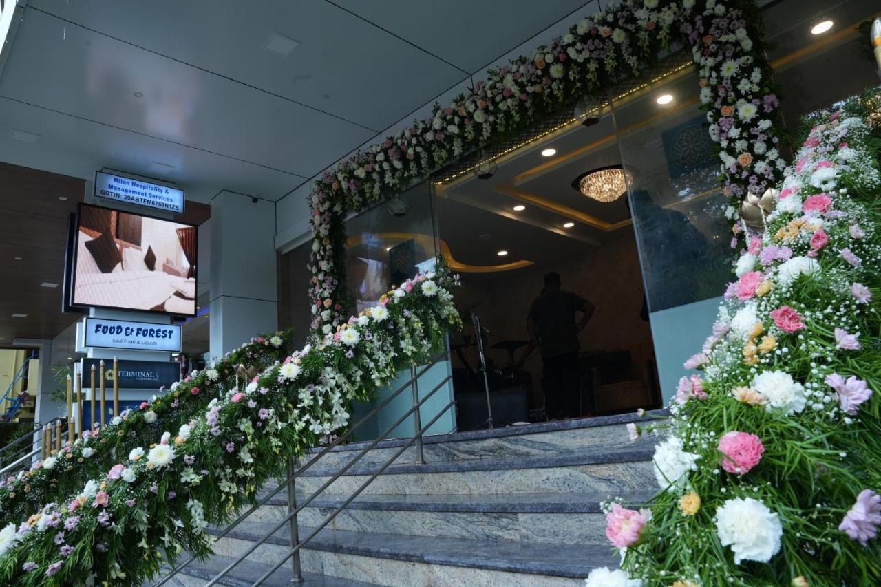 Hotel Eden Karwar Bagian luar foto