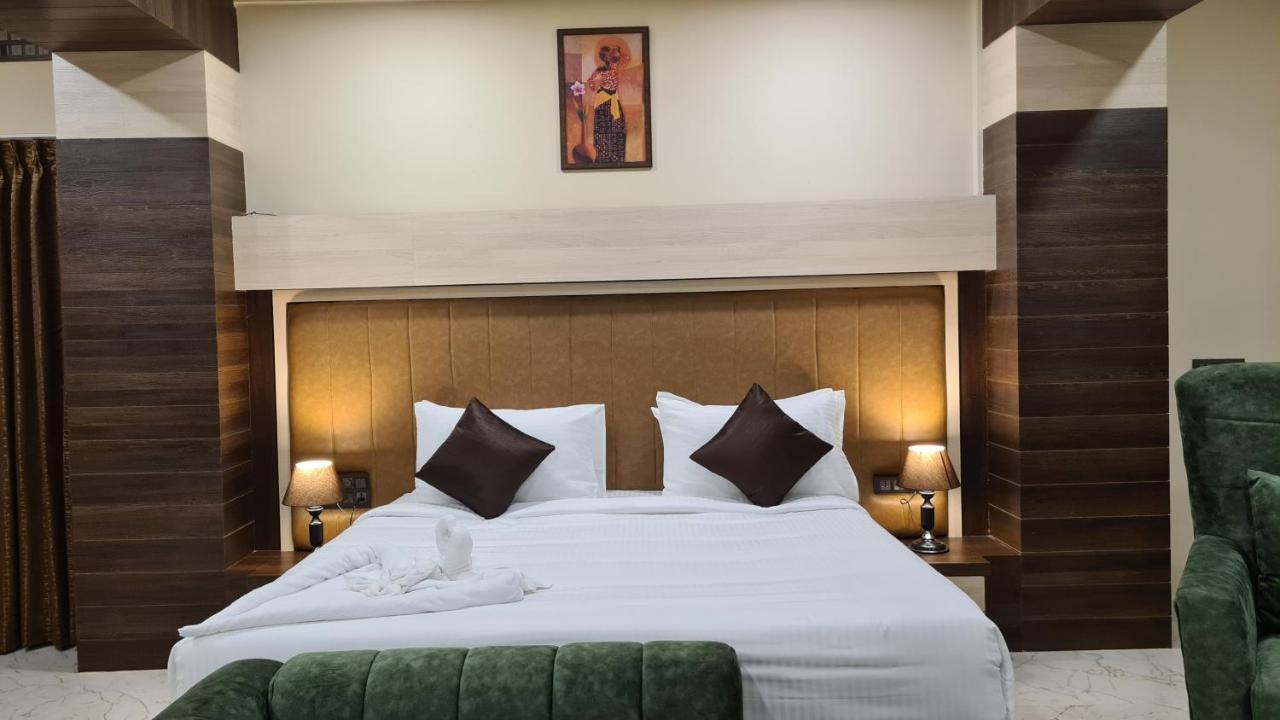 Hotel Eden Karwar Bagian luar foto