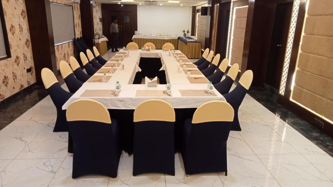 Hotel Eden Karwar Bagian luar foto