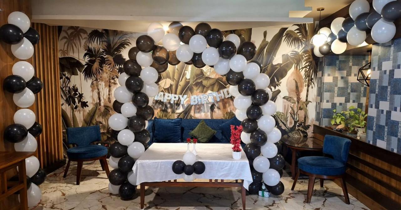 Hotel Eden Karwar Bagian luar foto