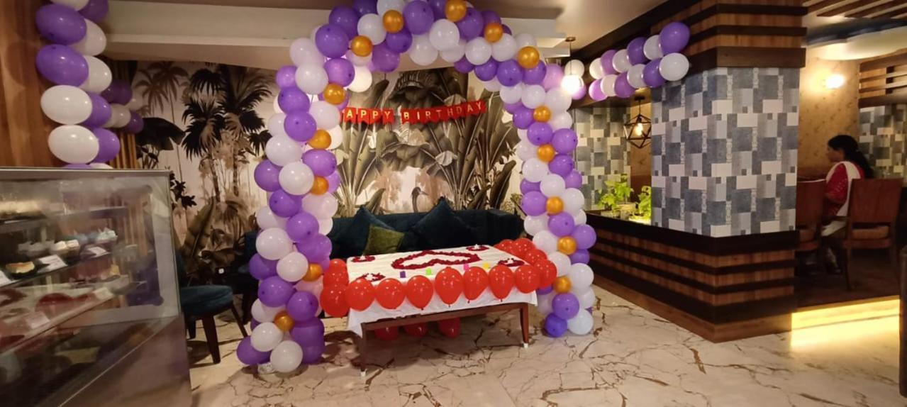 Hotel Eden Karwar Bagian luar foto