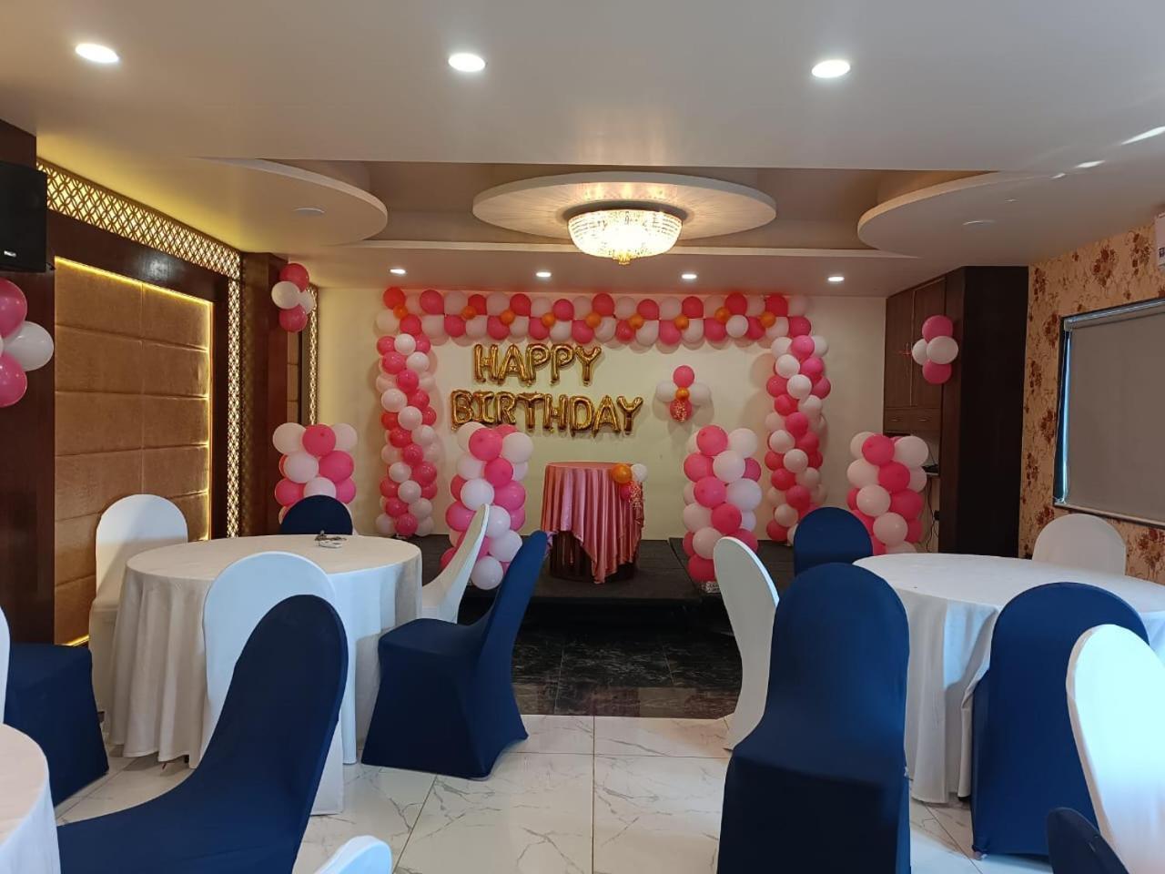 Hotel Eden Karwar Bagian luar foto