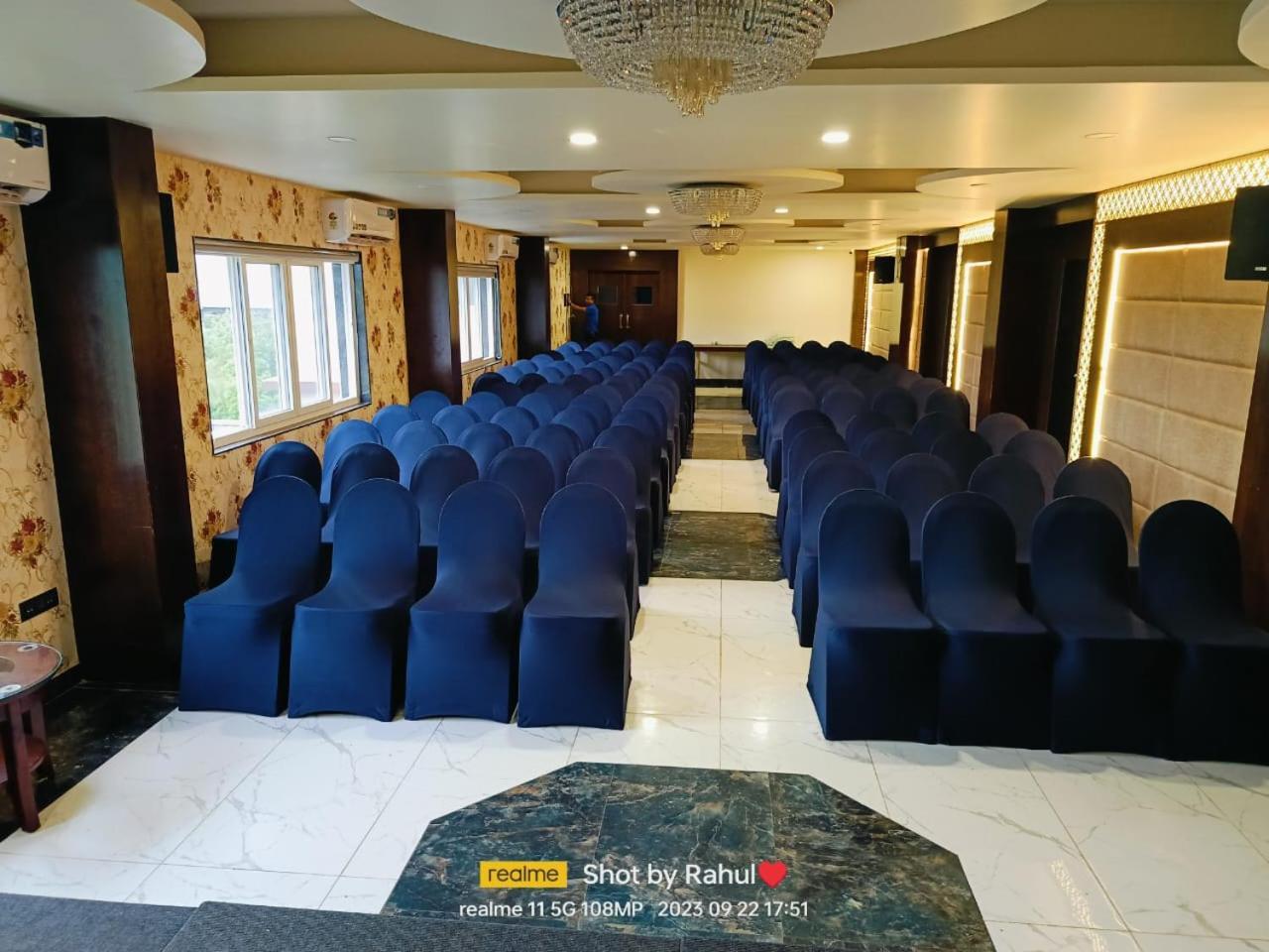 Hotel Eden Karwar Bagian luar foto