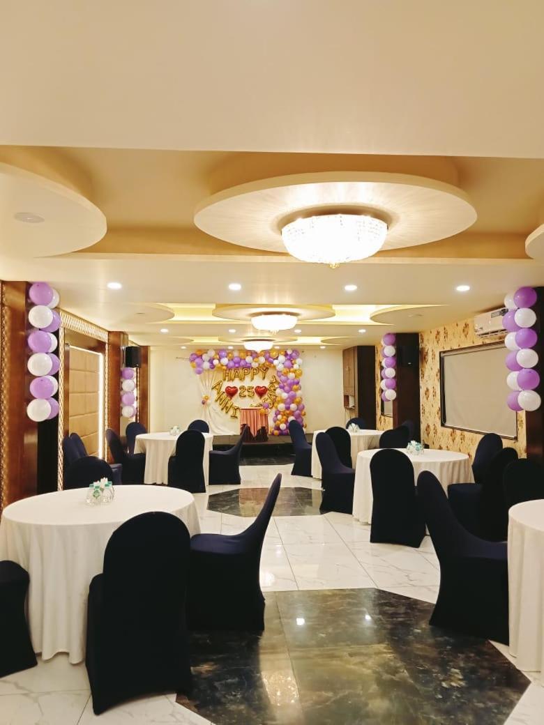 Hotel Eden Karwar Bagian luar foto