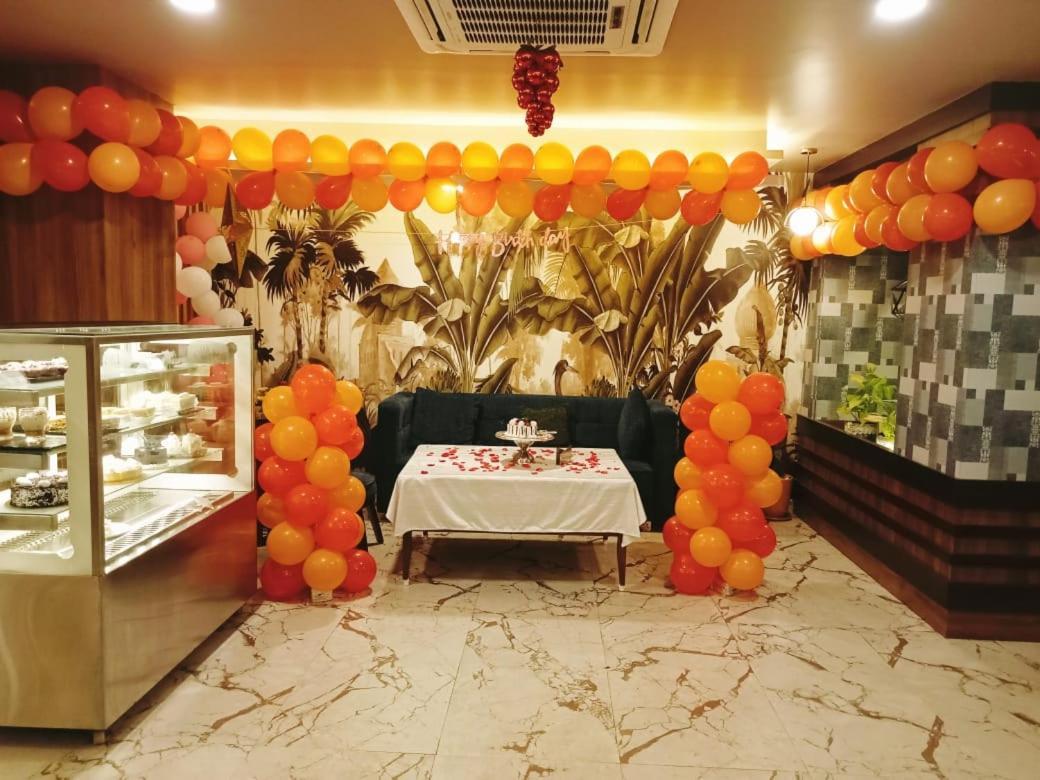Hotel Eden Karwar Bagian luar foto