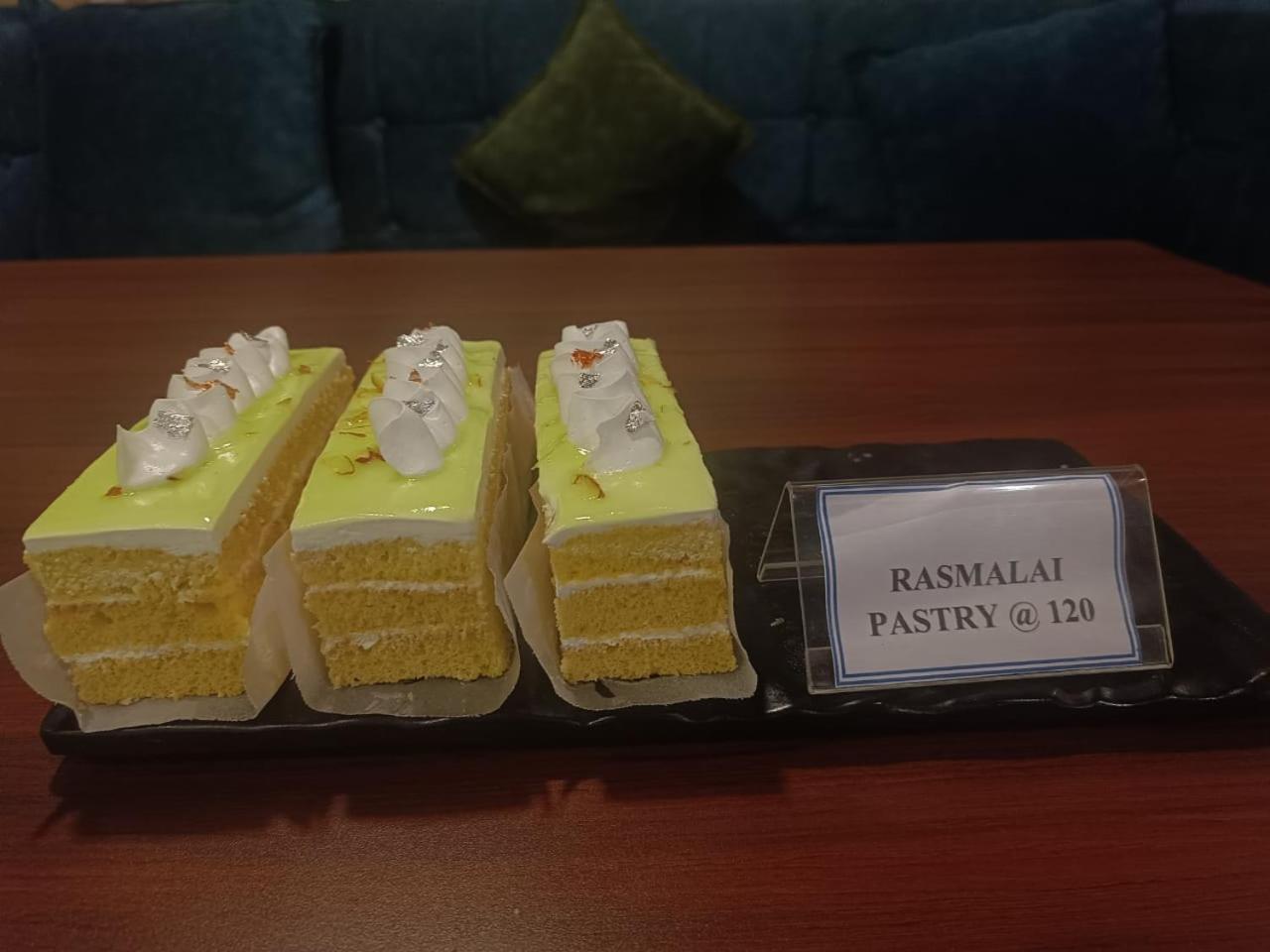 Hotel Eden Karwar Bagian luar foto
