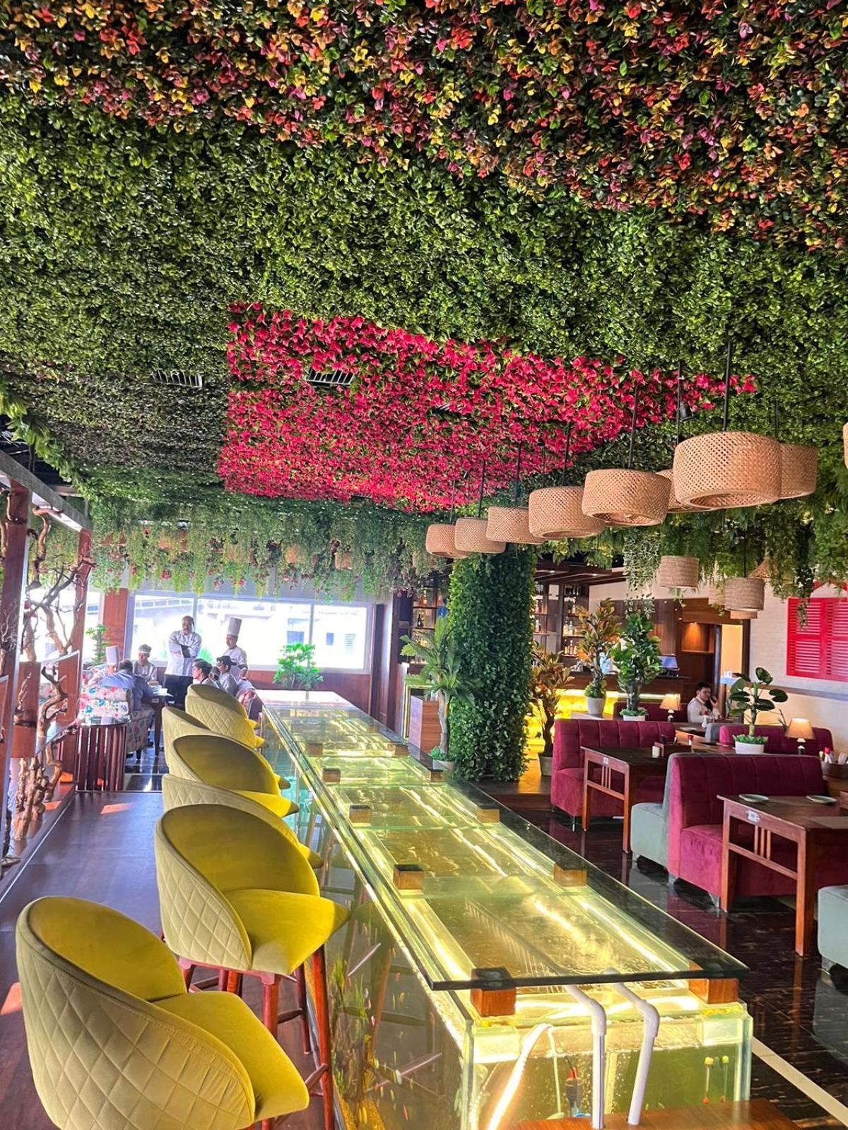 Hotel Eden Karwar Bagian luar foto