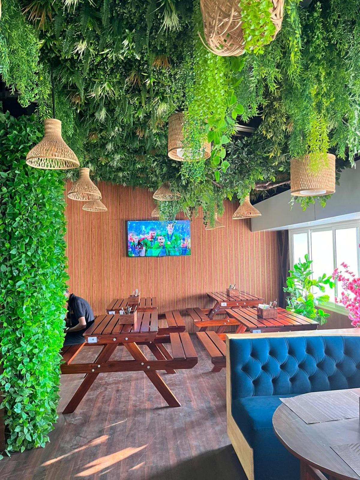 Hotel Eden Karwar Bagian luar foto